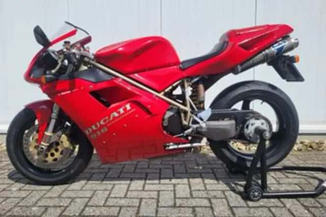 DUCATI 916 (1996) thumbnail 1