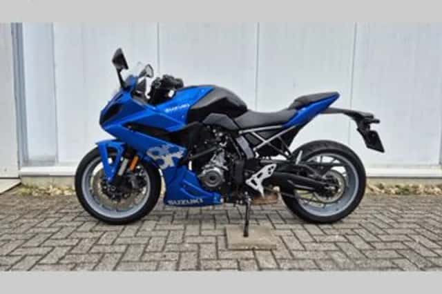 Suzuki GSX-8R (2024) thumbnail 1