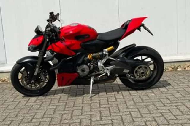 Ducati Streetfighter V2 (2023) thumbnail 1
