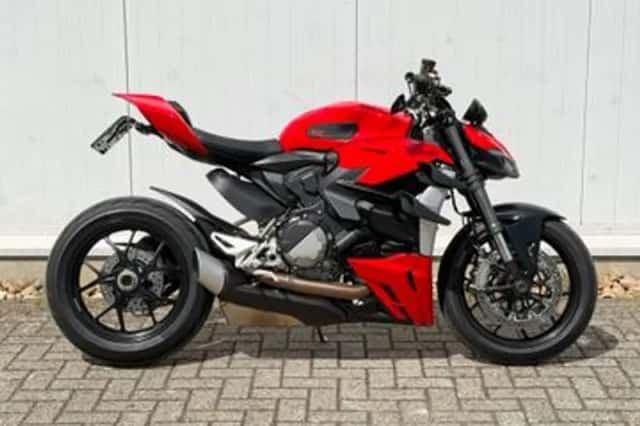 Ducati Streetfighter V2 (2023) thumbnail 2