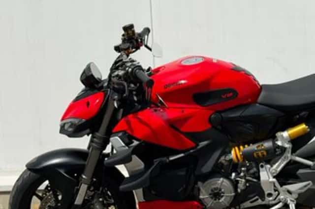 Ducati Streetfighter V2 (2023) thumbnail 5