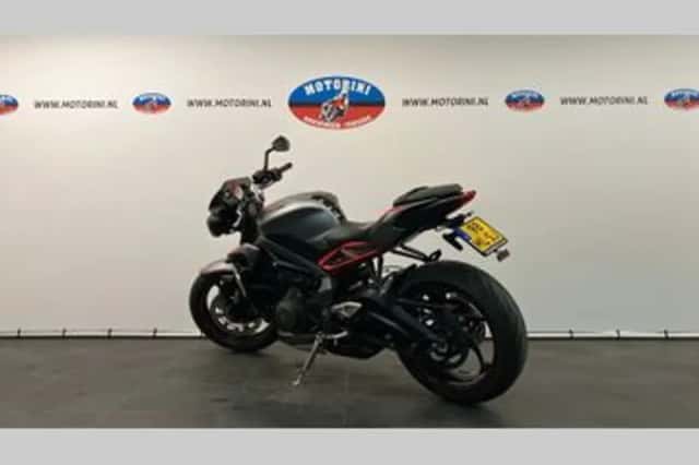 TRIUMPH STREET TRIPLE R LOW RIDE HEIGHT (2020) thumbnail 6
