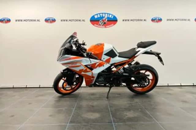 KTM RC 125 (2023) thumbnail 2