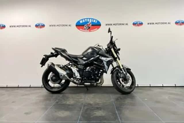Suzuki GSR 750 A (2015) thumbnail 1