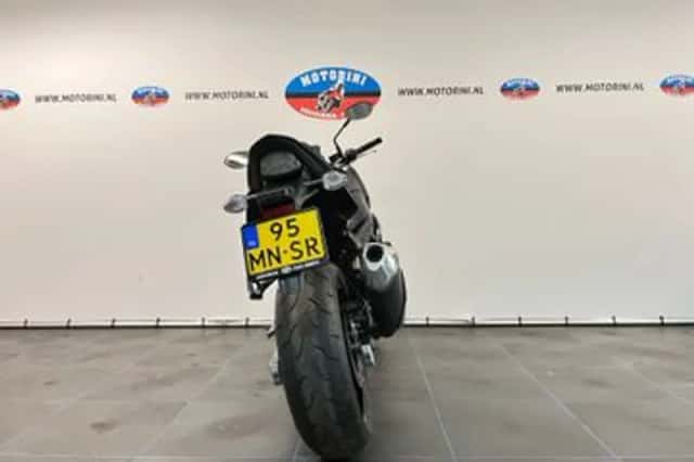 Suzuki GSR 750 A (2015) thumbnail 3