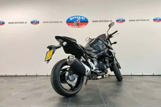 Suzuki GSR 750 A (2015) thumbnail 4