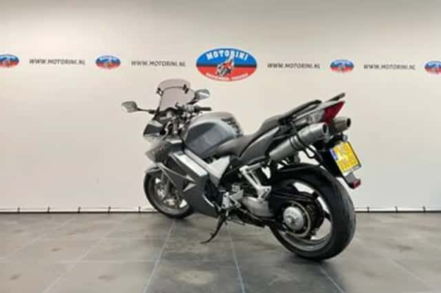 Honda VFR 800 (2008) thumbnail 5