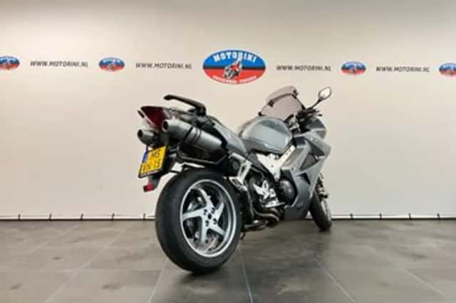 Honda VFR 800 (2008) thumbnail 6