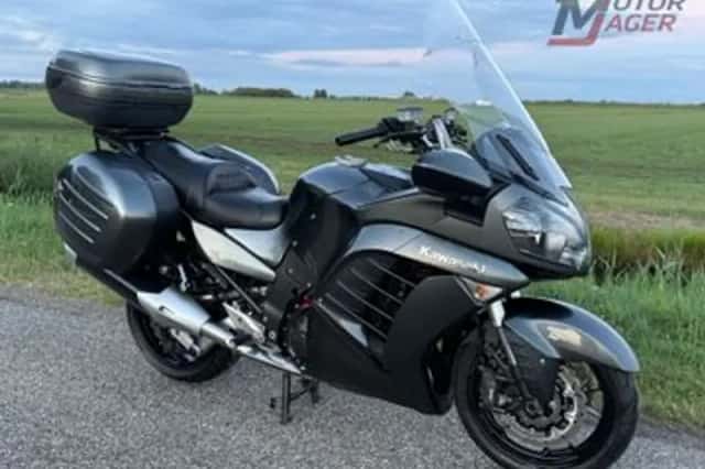 Kawasaki GTR 1400 (2013) thumbnail 1