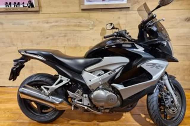 Honda VFR 800 X Crossrunner (2011) thumbnail 1