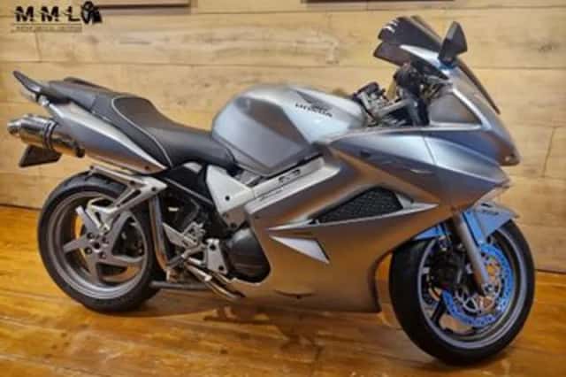 Honda VFR800 (2005) thumbnail 1