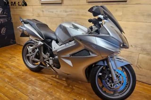Honda VFR800 (2005) thumbnail 2