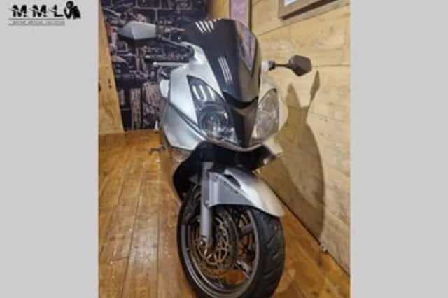 Honda VFR800 (2005) thumbnail 4