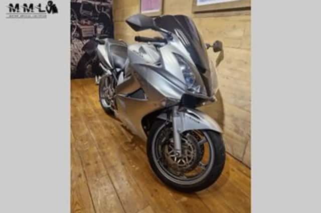 Honda VFR800 (2005) thumbnail 5