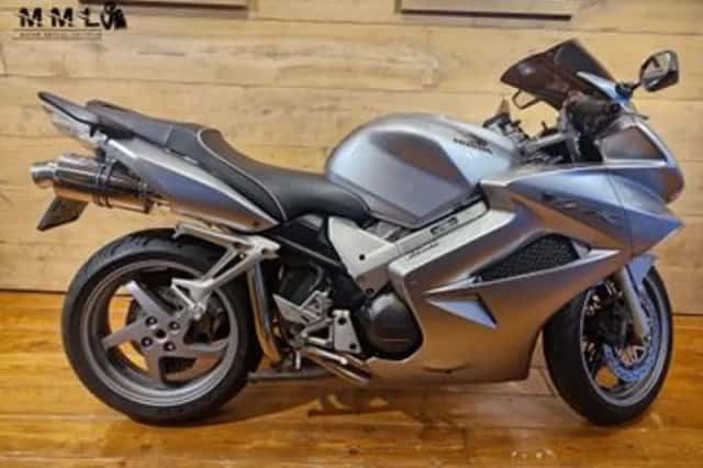 Honda VFR800 (2005) thumbnail 6
