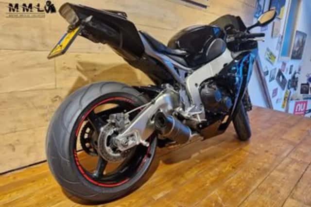 Honda CBR 1000 RR Fireblade (2011) thumbnail 6
