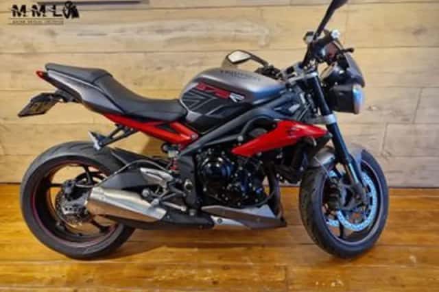 Triumph Street Triple 675 (2016) thumbnail 1