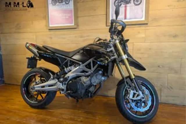 Aprilia Dorsoduro 750 (2010) thumbnail 1