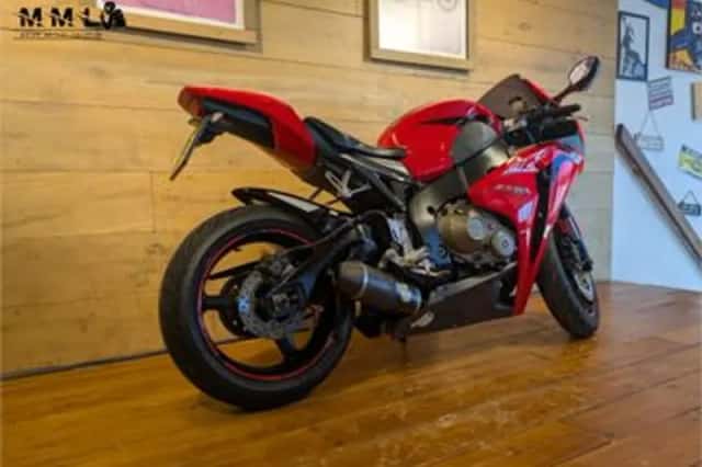 Honda CBR1000RR (2009) thumbnail 4