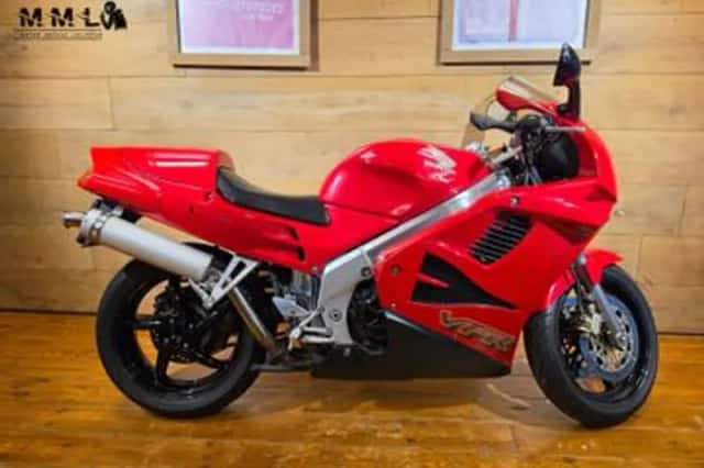 Honda VFR 750 F (1995) thumbnail 1