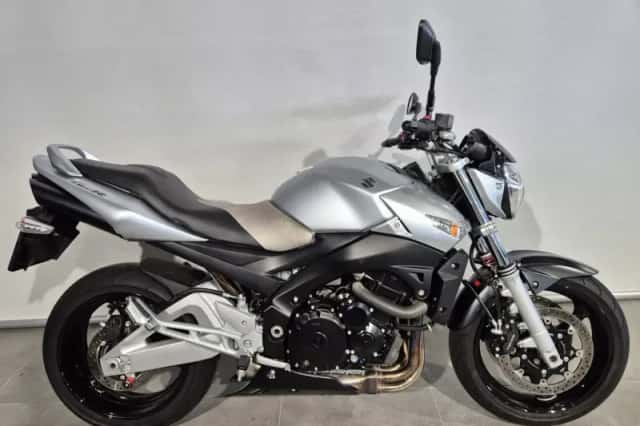 Suzuki GSR600 (2010) thumbnail 1