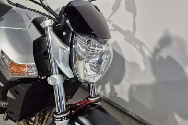 Suzuki GSR600 (2010) thumbnail 2