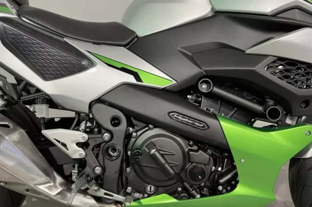 Kawasaki Z7 Hybrid (2026) thumbnail 2
