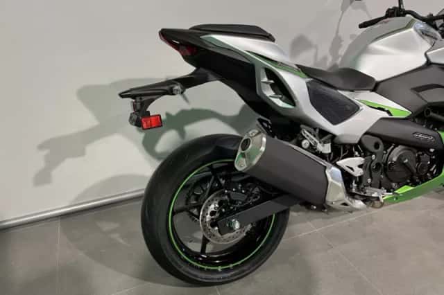 Kawasaki Z7 Hybrid (2026) thumbnail 5