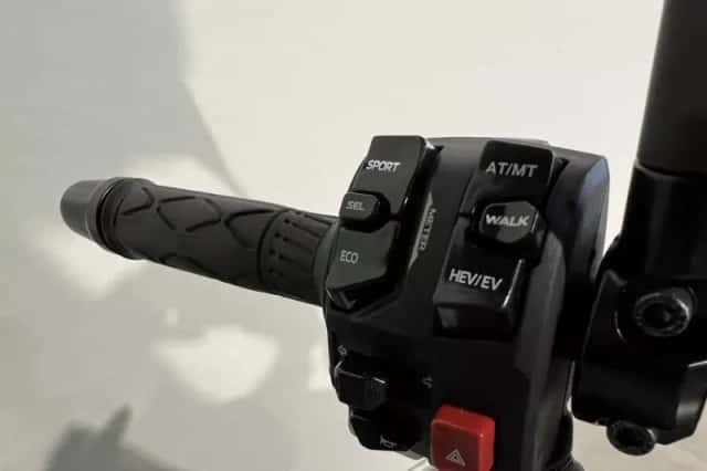 Kawasaki Z7 Hybrid (2026) thumbnail 6