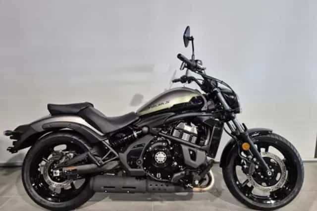Aprilia Tuono V4 (2023) thumbnail 2