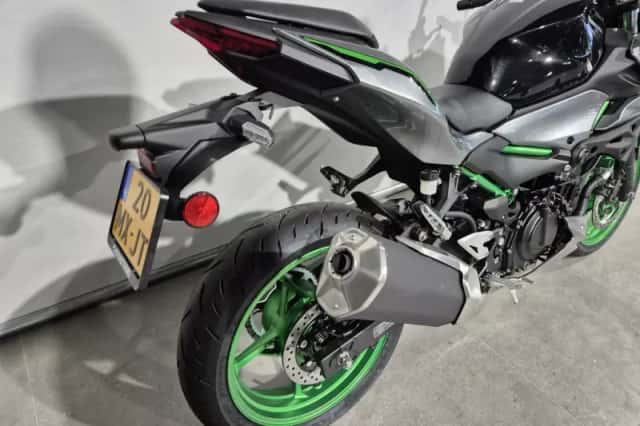 Kawasaki Z 500 SE (2025) thumbnail 5