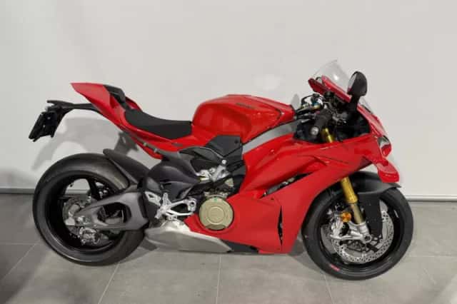 Ducati Panigale V4S (2024) thumbnail 1