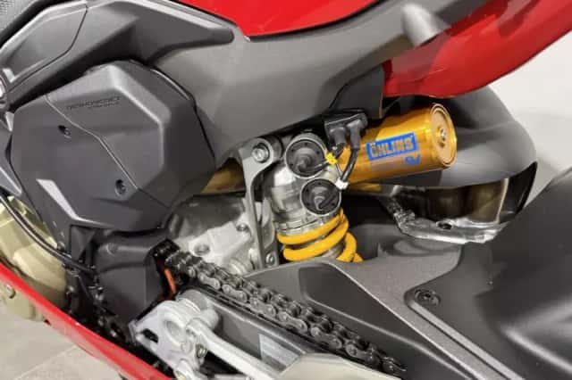 Ducati Panigale V4S (2024) thumbnail 2