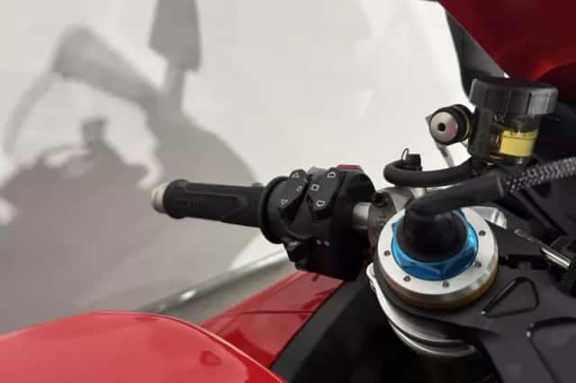 Ducati Panigale V4S (2024) thumbnail 5