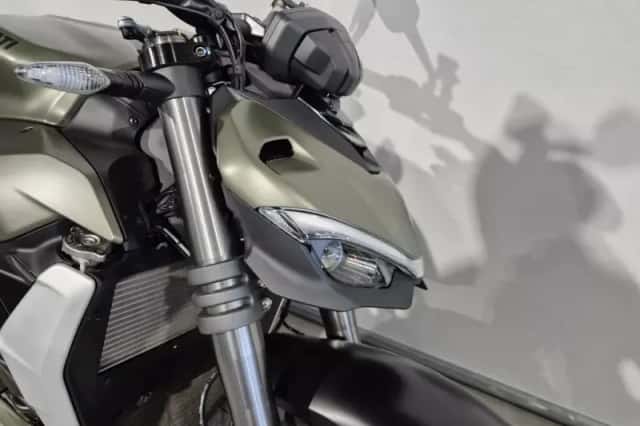 Ducati Streetfighter V2 (2024) thumbnail 2