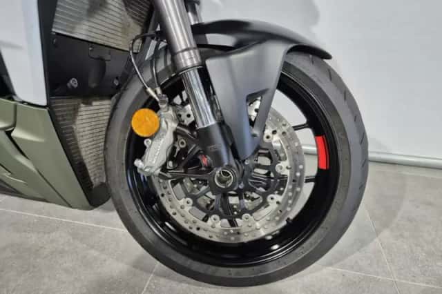 Ducati Streetfighter V2 (2024) thumbnail 3