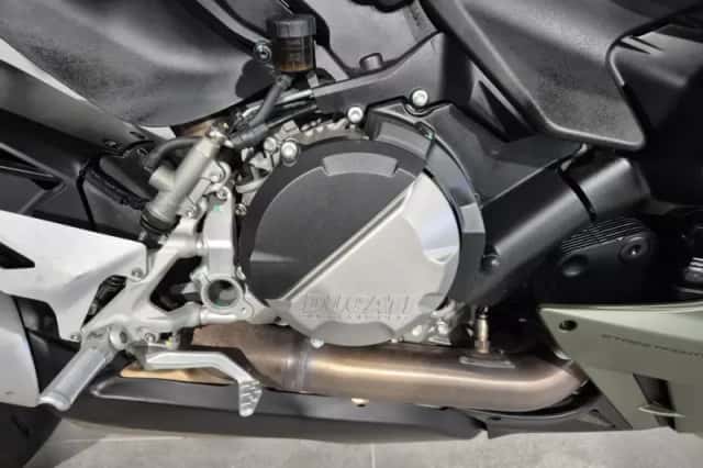 Ducati Streetfighter V2 (2024) thumbnail 4