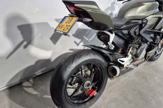 Ducati Streetfighter V2 (2024) thumbnail 6