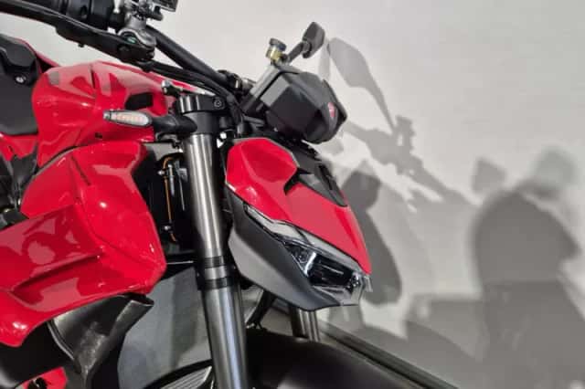 Ducati Streetfighter V4 (2026) thumbnail 2
