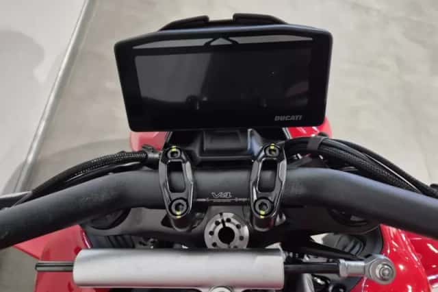 Ducati Streetfighter V4 (2026) thumbnail 6