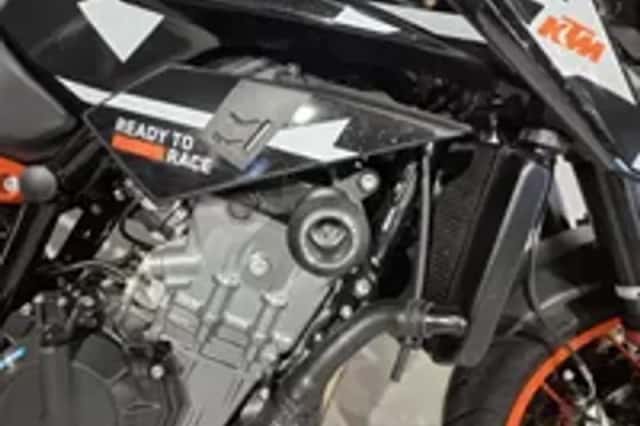 KTM 890 Duke GP (2024) thumbnail 2