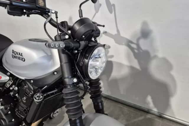 Royal Enfield Guerrilla 450 (2026) thumbnail 2