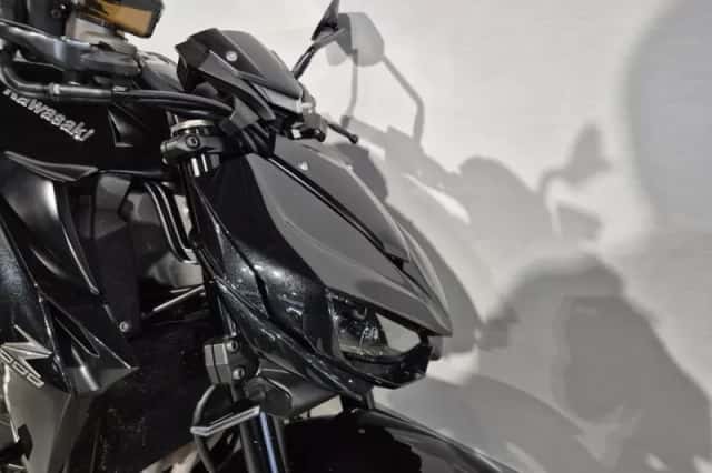 Kawasaki Z1000 (2016) thumbnail 2