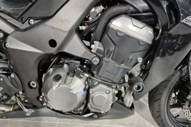 Kawasaki Z1000 (2016) thumbnail 4