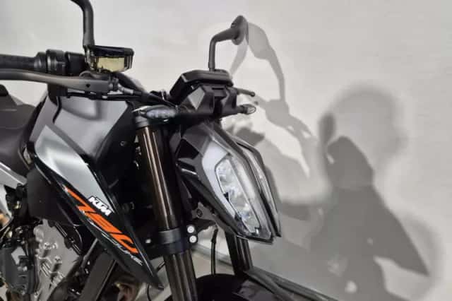 KTM 790 Duke (2018) thumbnail 2