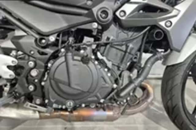 Kawasaki Z400 (2024) thumbnail 2