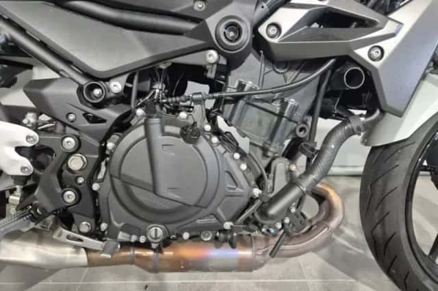 Kawasaki Z400 (2024) thumbnail 4