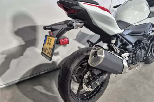 Kawasaki Z400 (2024) thumbnail 6