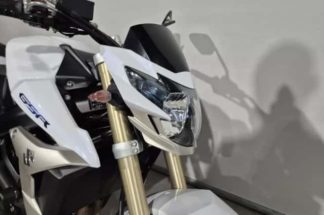 Suzuki GSR750 (2016) thumbnail 2