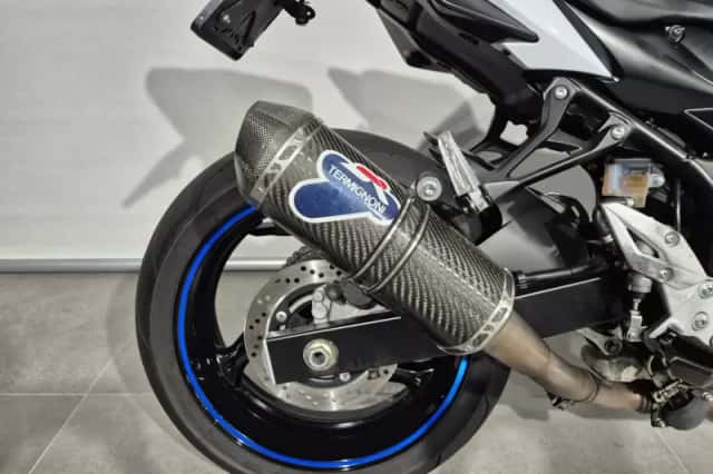 Suzuki GSR750 (2016) thumbnail 5